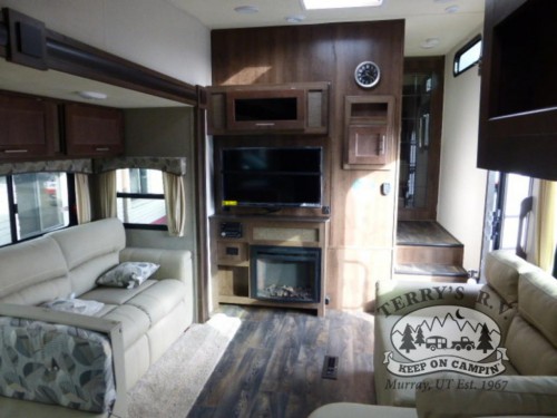 WildCat Maxx 285RKX Fifth Wheel Interior