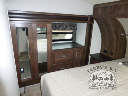 WildCat Maxx 285RKX Fifth Wheel Bedroom