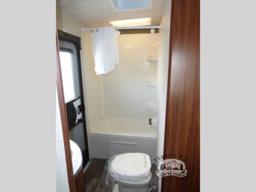 Heartland Wilderness 2850BH Travel Trailer Bathroom