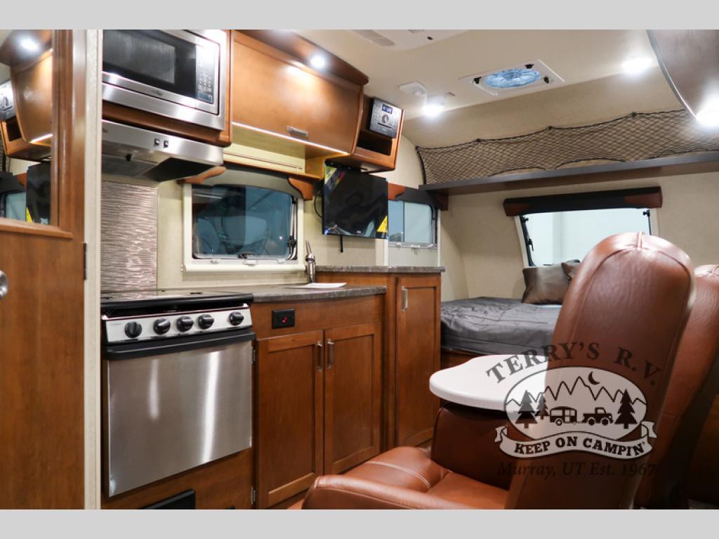 Lance Lance Travel Trailers living