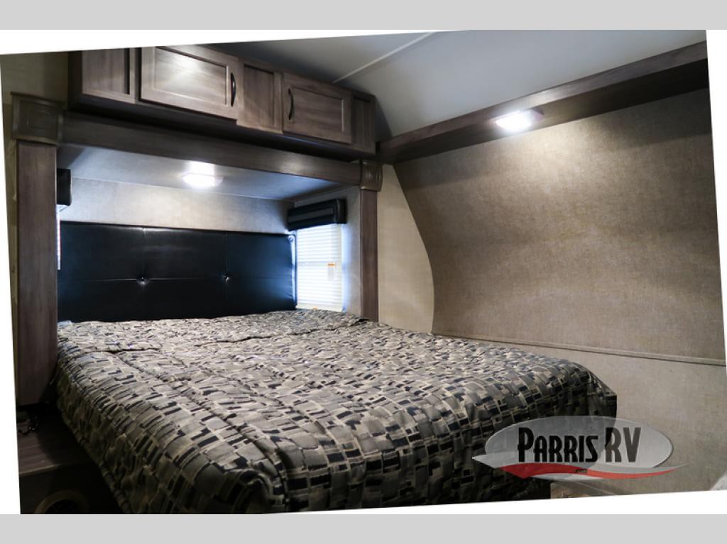 Parris Pacific Coachworks Powerlite Bedroom